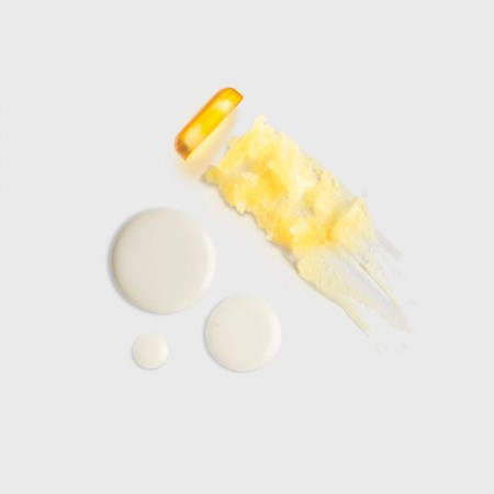 Texturas del Fluido Solar Mineral SPF50 y stick protector invisible.